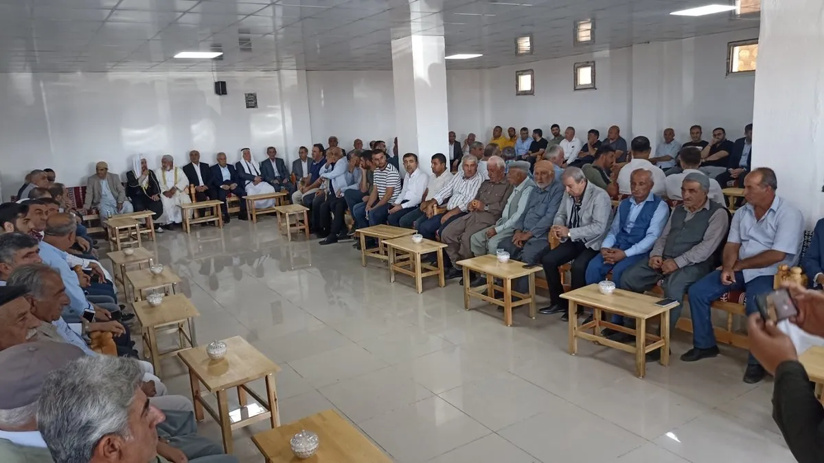 Dünya Barış Günü’nde el sıkışarak barıştılar