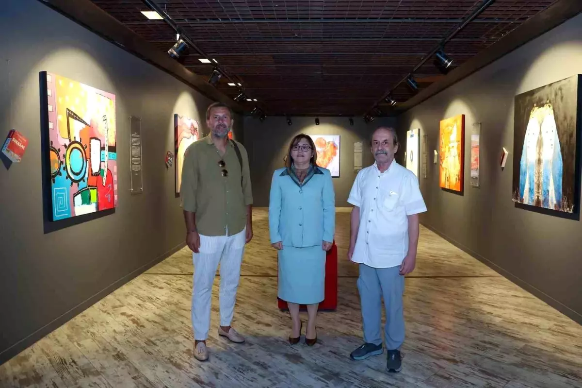 Fatma Şahin, GastroANTEP Festivali’nde Sanat Sergilerini Ziyaret Etti