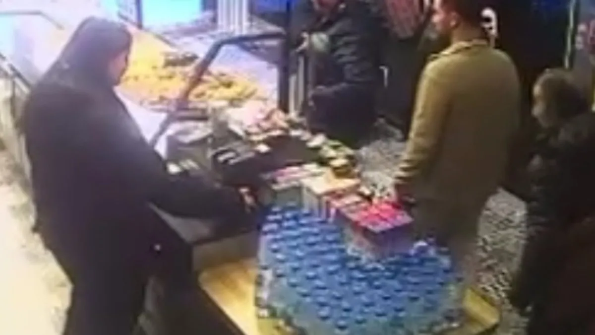 Bolu yangını sonrası fırsatçı dolandırıcı pastaneden yangın tüpünü çaldı: ‘Cezası yok’ dedi!