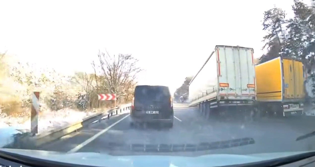 TIR’ın dorsesi koptu: Trafikte korku dolu anlar kamerada