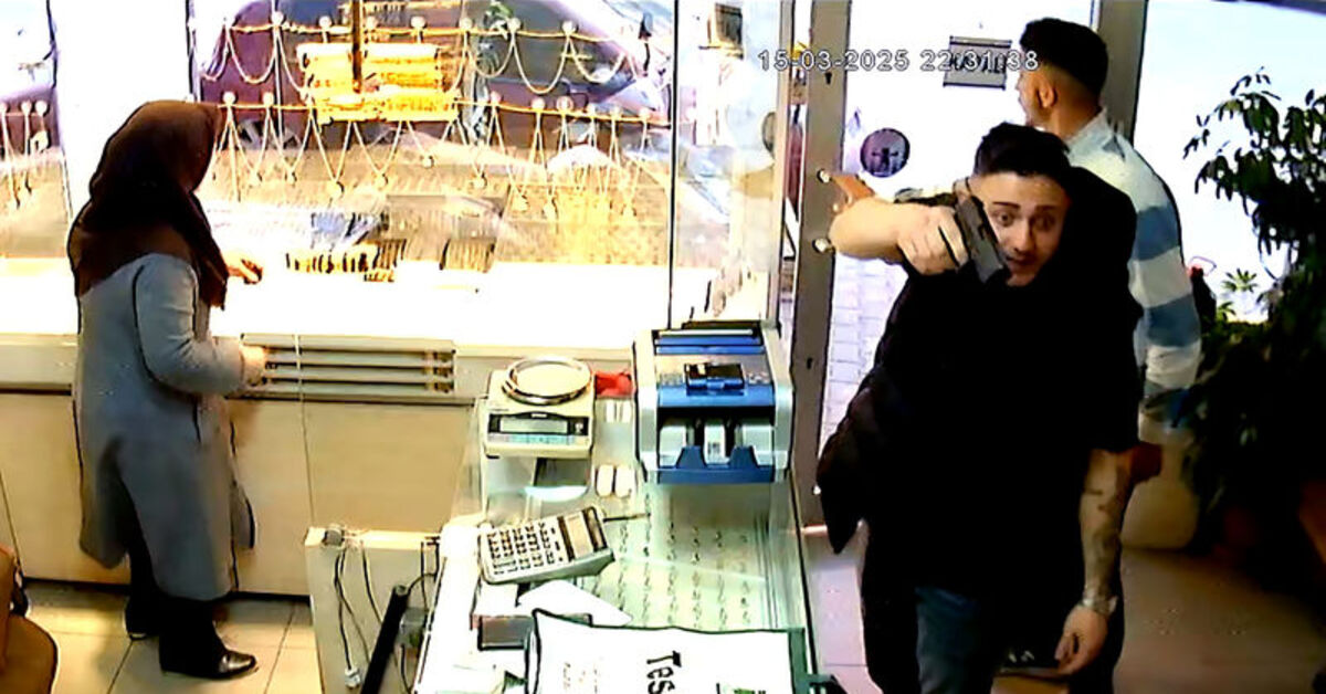 Silah çekip altınları istediler! Soyguncuları kaçıran çığlık!