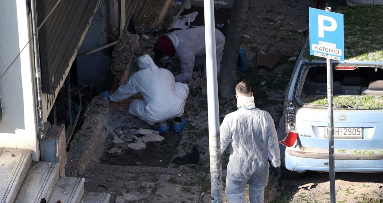 ATM’ye yerleştireceği patlayıcı, elinde patladı